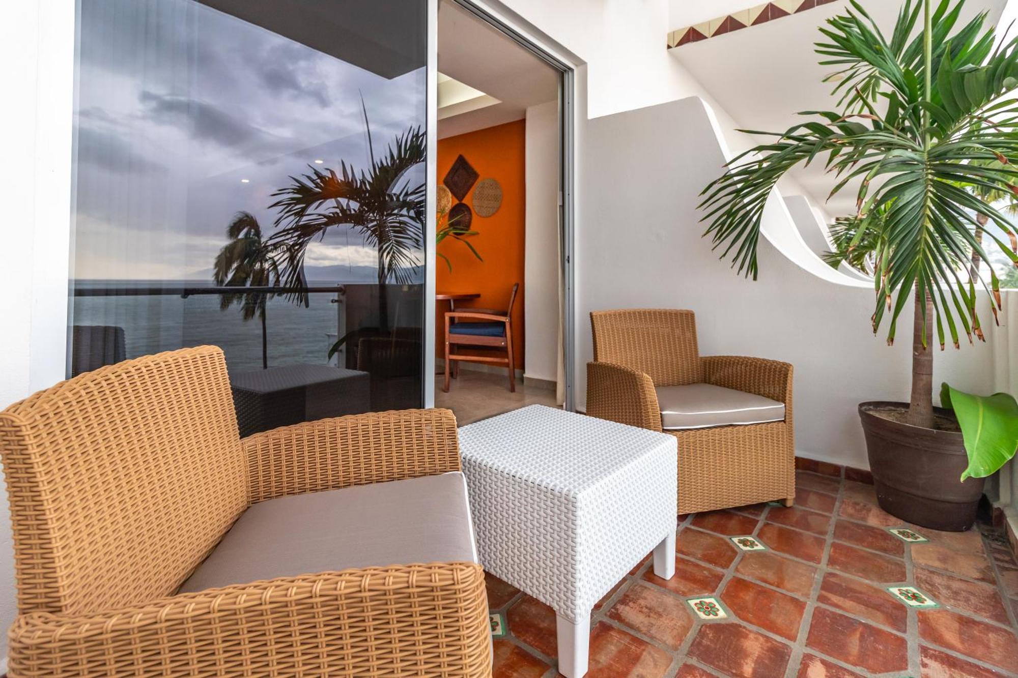 פוארטו ואלארטה The Paramar Beachfront Boutique Hotel With Breakfast Included - Downtown Malecon מראה חיצוני תמונה