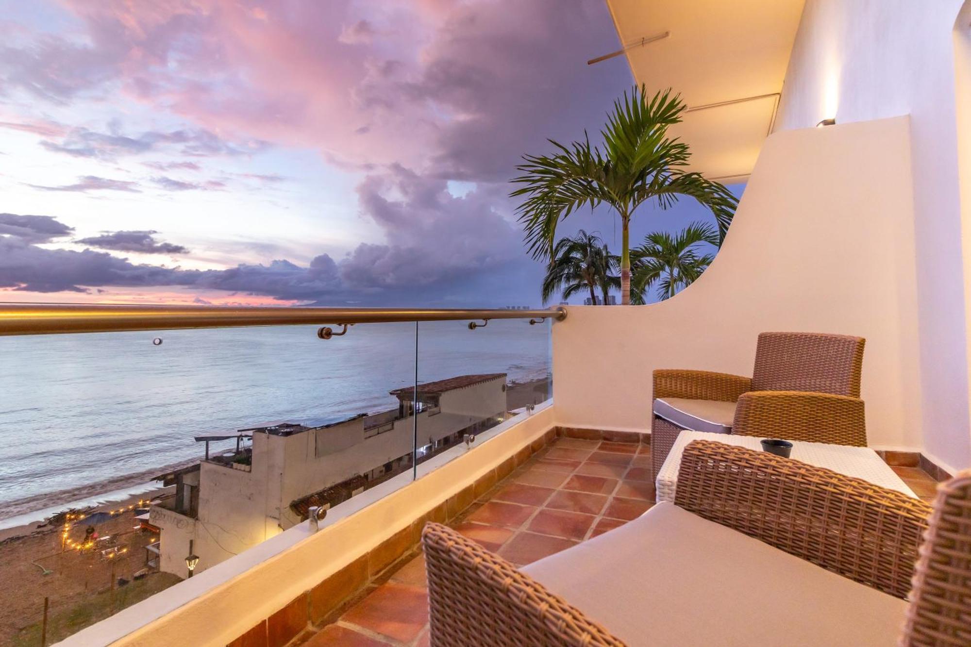 פוארטו ואלארטה The Paramar Beachfront Boutique Hotel With Breakfast Included - Downtown Malecon מראה חיצוני תמונה