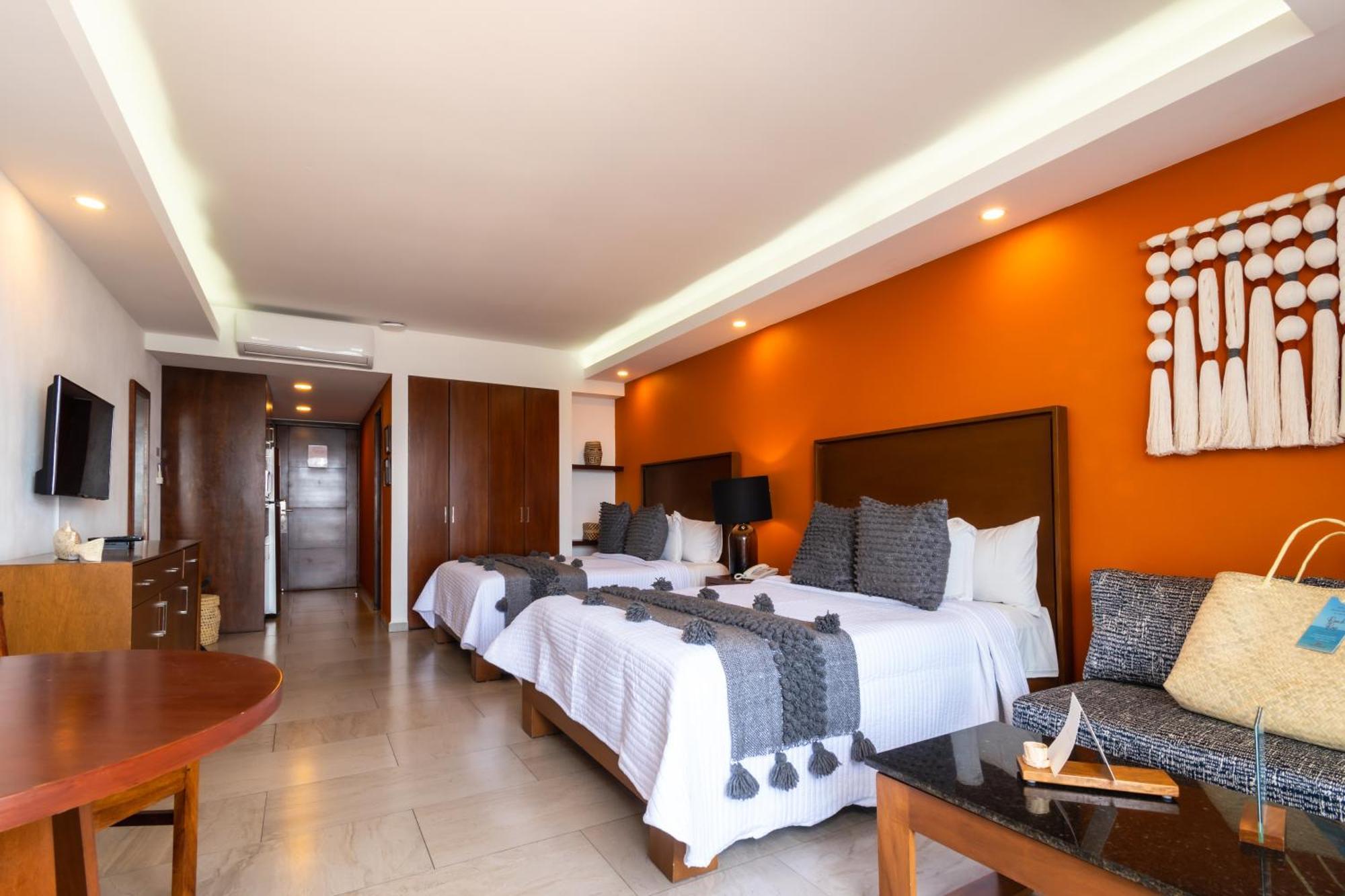 פוארטו ואלארטה The Paramar Beachfront Boutique Hotel With Breakfast Included - Downtown Malecon מראה חיצוני תמונה