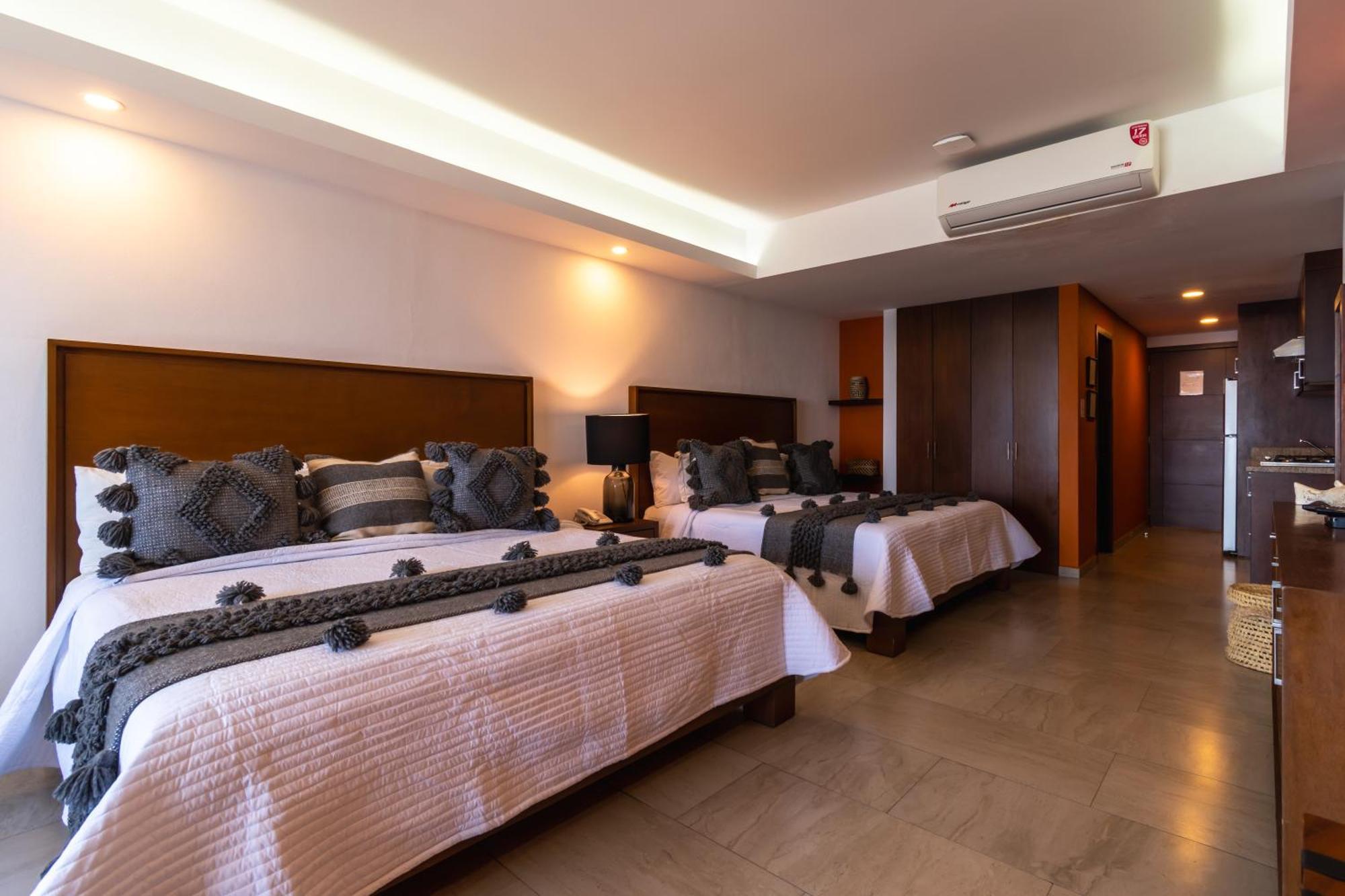 פוארטו ואלארטה The Paramar Beachfront Boutique Hotel With Breakfast Included - Downtown Malecon מראה חיצוני תמונה