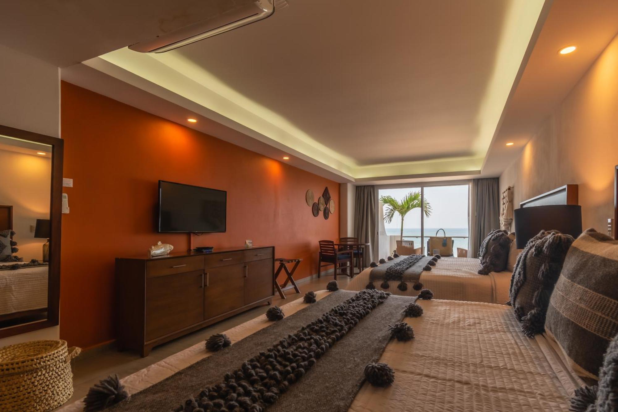 פוארטו ואלארטה The Paramar Beachfront Boutique Hotel With Breakfast Included - Downtown Malecon מראה חיצוני תמונה