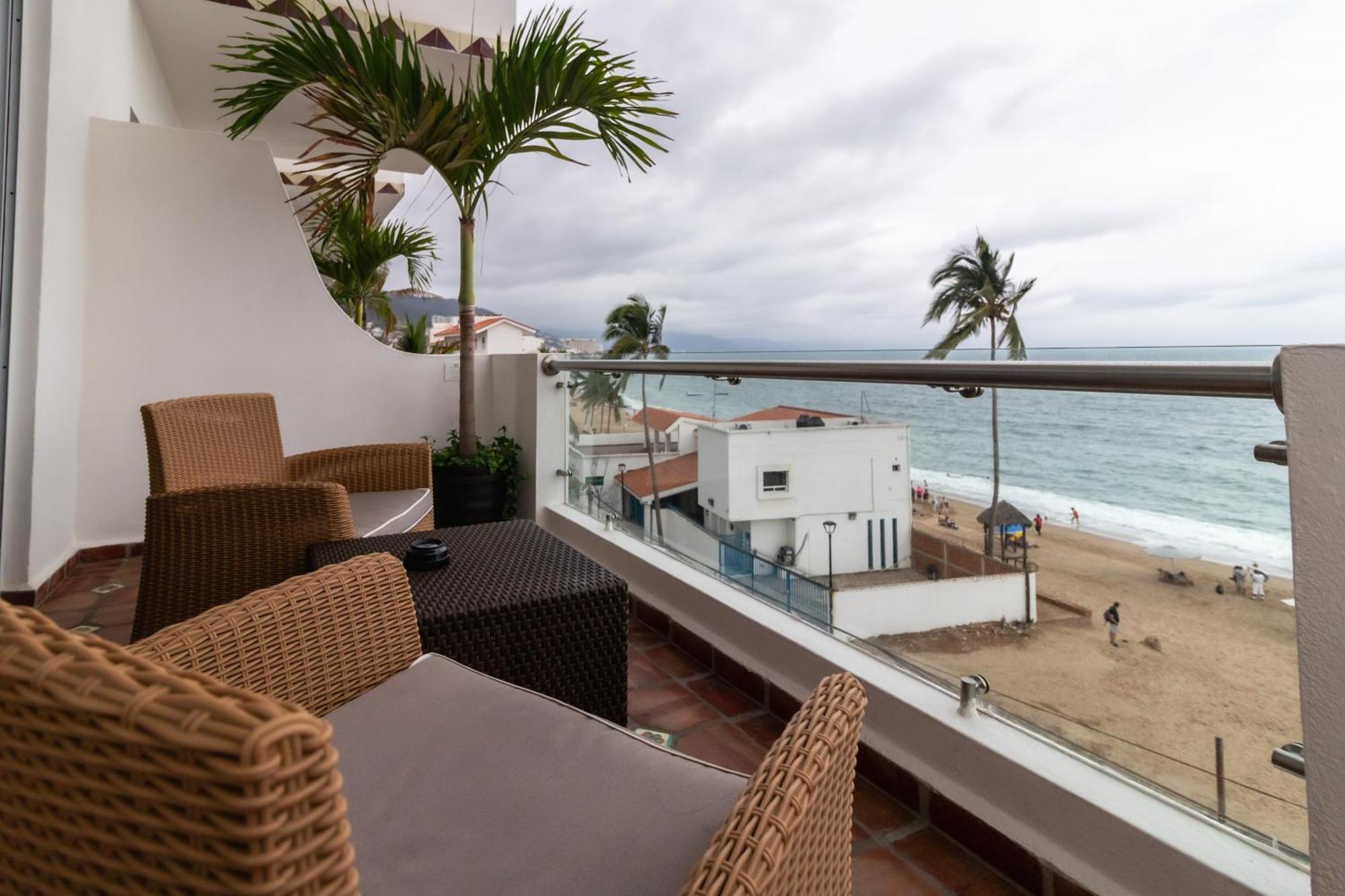 פוארטו ואלארטה The Paramar Beachfront Boutique Hotel With Breakfast Included - Downtown Malecon מראה חיצוני תמונה