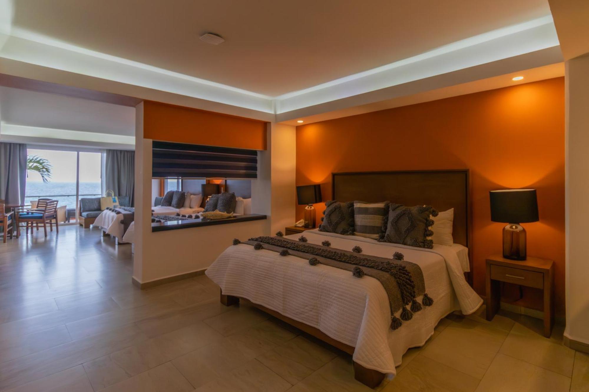 פוארטו ואלארטה The Paramar Beachfront Boutique Hotel With Breakfast Included - Downtown Malecon מראה חיצוני תמונה