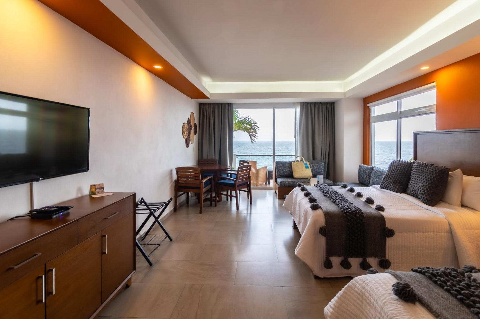 פוארטו ואלארטה The Paramar Beachfront Boutique Hotel With Breakfast Included - Downtown Malecon מראה חיצוני תמונה