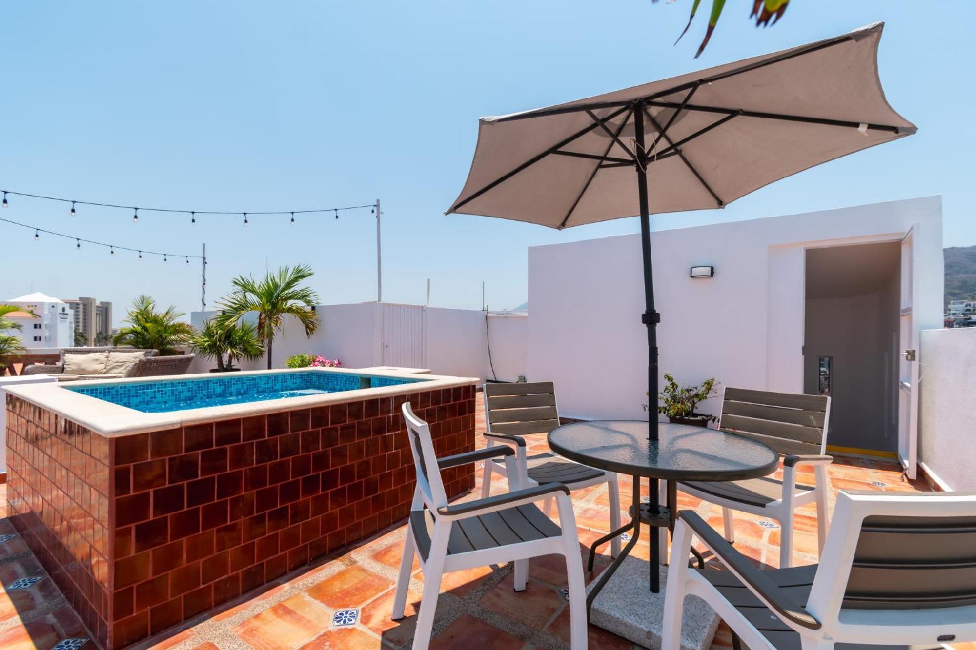 פוארטו ואלארטה The Paramar Beachfront Boutique Hotel With Breakfast Included - Downtown Malecon מראה חיצוני תמונה