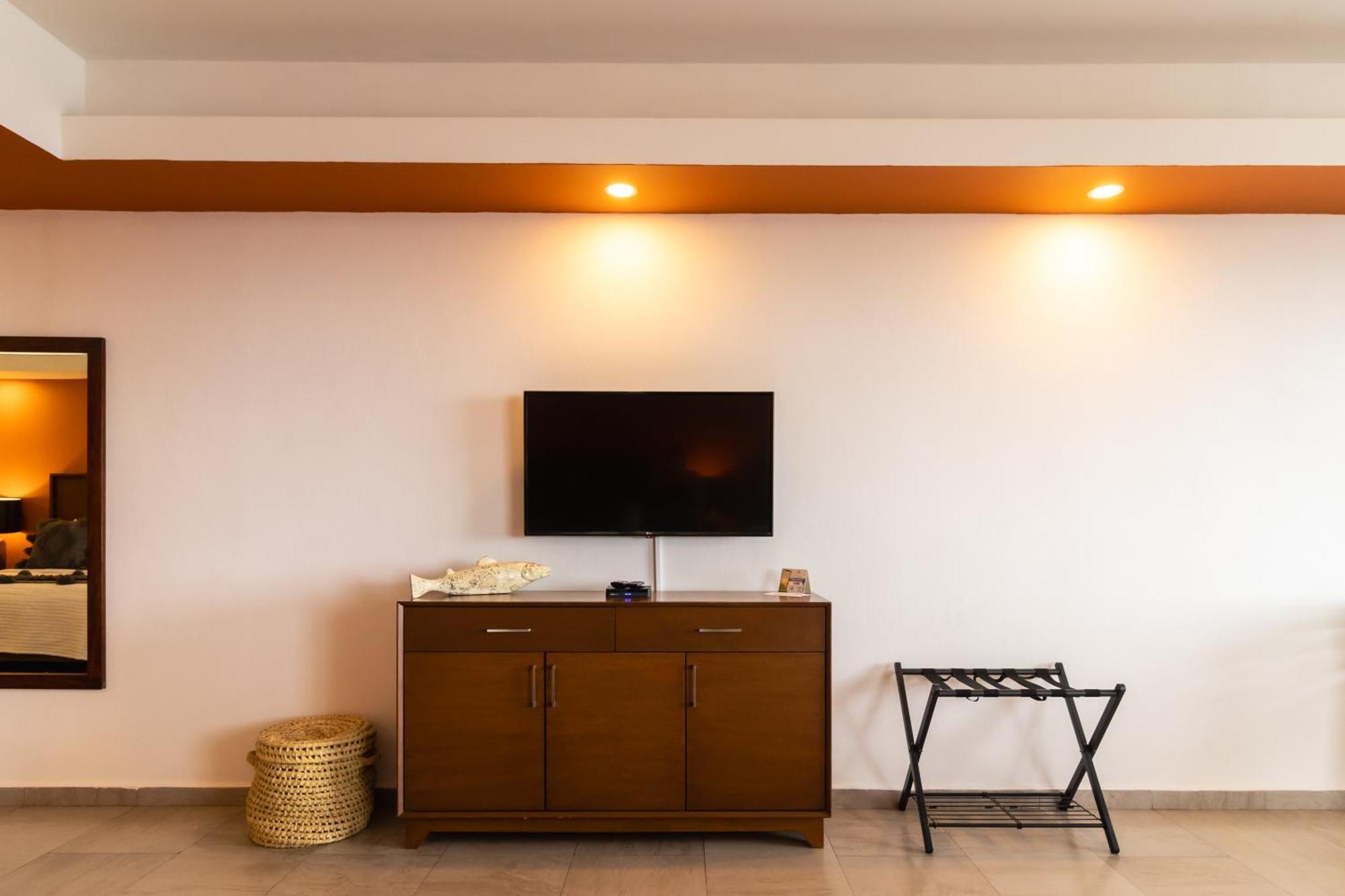 פוארטו ואלארטה The Paramar Beachfront Boutique Hotel With Breakfast Included - Downtown Malecon מראה חיצוני תמונה