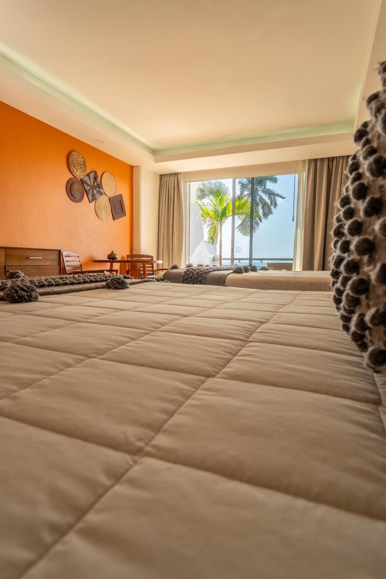 פוארטו ואלארטה The Paramar Beachfront Boutique Hotel With Breakfast Included - Downtown Malecon מראה חיצוני תמונה